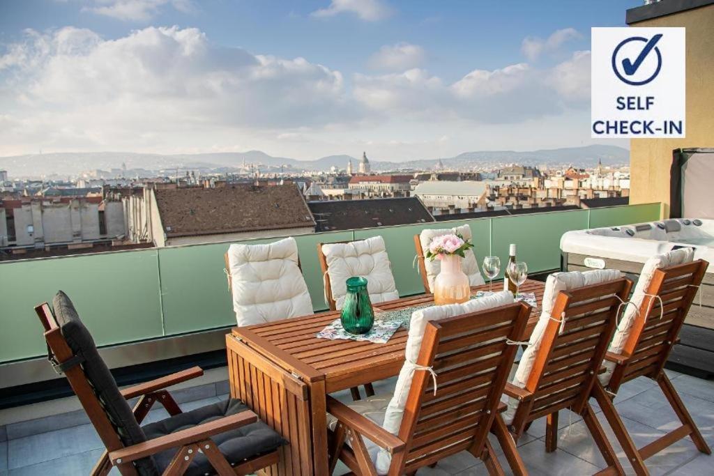 Centropolitan Penthouse #Jacuzzi #Freeparking Apartamento Budapeste Exterior foto